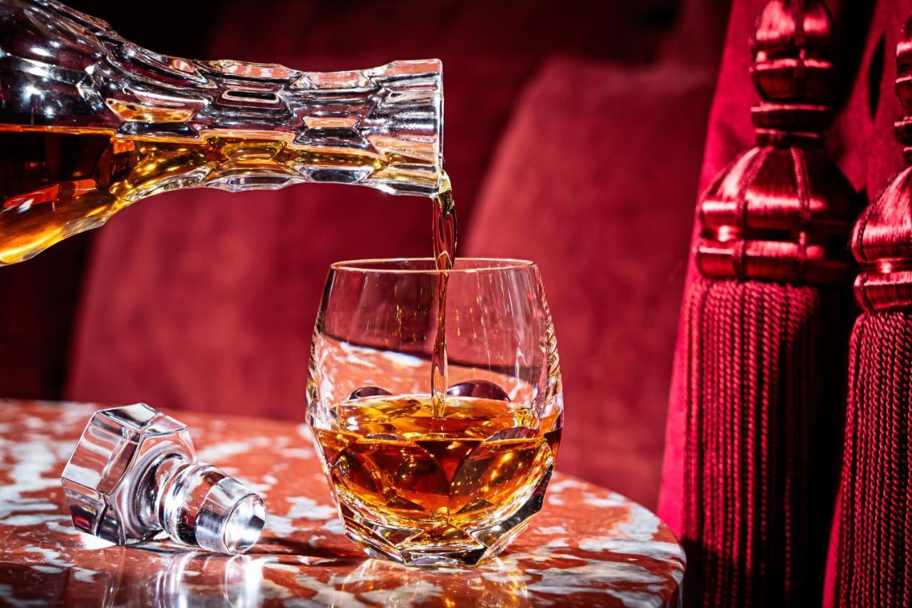 Hotel Riggs Washington Dc Zewnętrze zdjęcie A glass of cognac