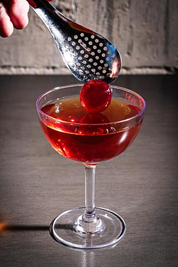 Hotel Riggs Washington Dc Zewnętrze zdjęcie A Manhattan cocktail