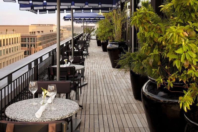 Hotel Riggs Washington Dc Zewnętrze zdjęcie The rooftop bar